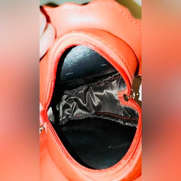 High Fashion Popcorn PU Leather Chain Crossbody Bag - NWOT. - Picture 8 of 14